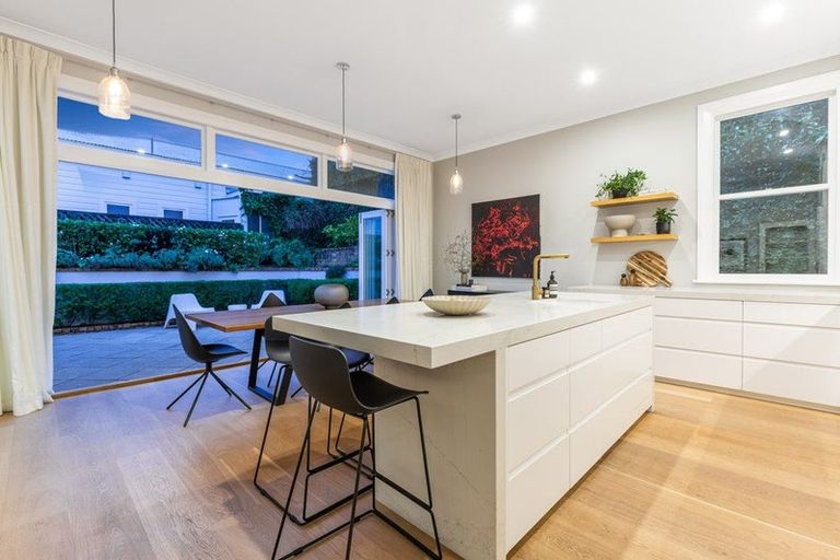 Photo of property in 22 Plunket Street, Kelburn, Wellington, 6012