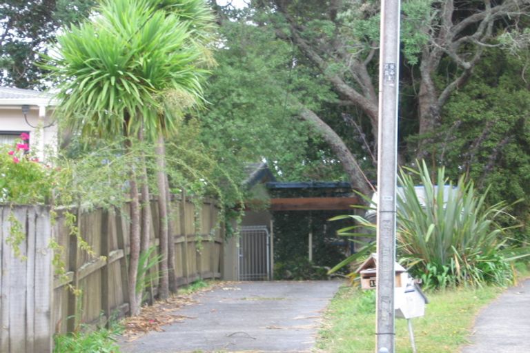 Photo of property in 2/10-12 Beach Haven Road, Beach Haven, Auckland, 0626