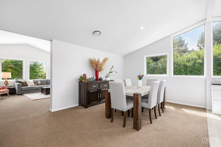 Photo of property in 10 Cottle Park Drive, Normandale, Lower Hutt, 5010