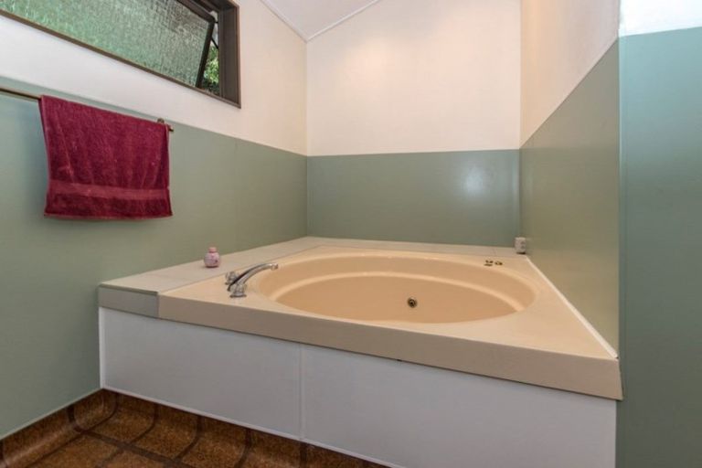 Photo of property in 27 Burns Road, Hospital Hill, Napier, 4110