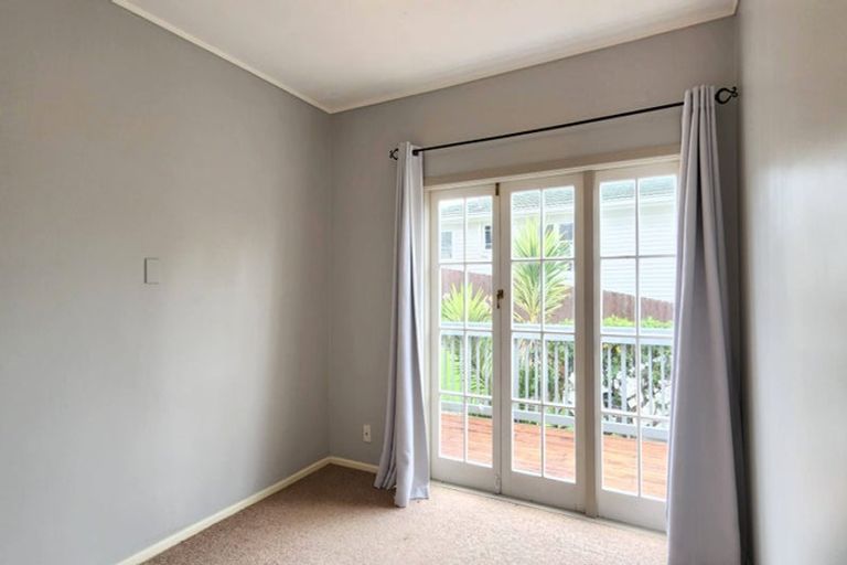 Photo of property in 2/186 Archers Road, Glenfield, Auckland, 0629