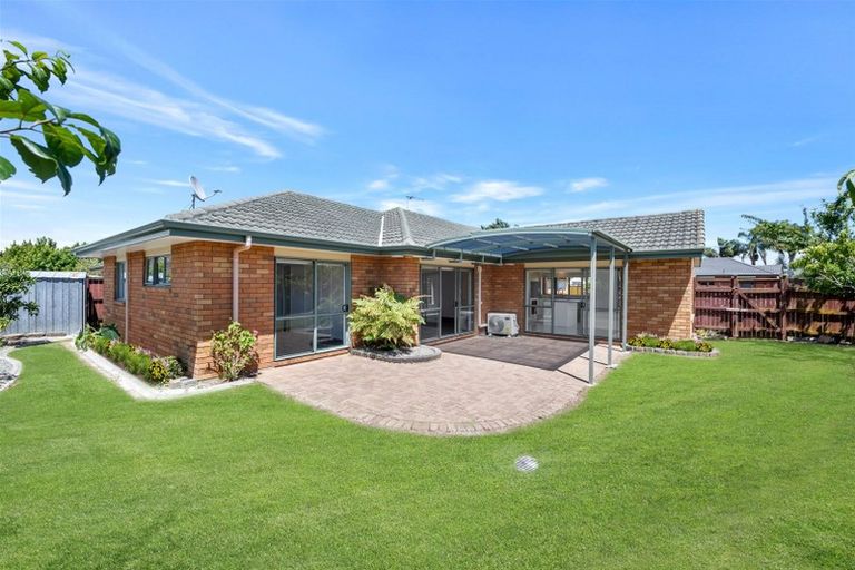 Photo of property in 33 Sandwick Drive, Weymouth, Auckland, 2103