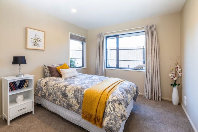 Photo of property in 8 Gwen Place, Redwood, Christchurch, 8051
