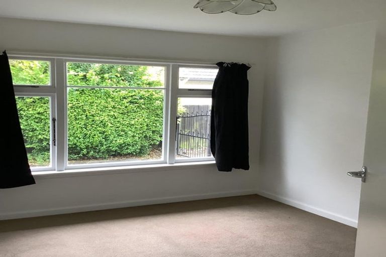 Photo of property in 18 Avonhead Road, Avonhead, Christchurch, 8042