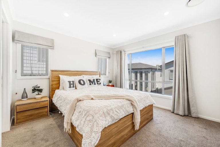 Photo of property in 4 Waihanga Way, Bucklands Beach, Auckland, 2014