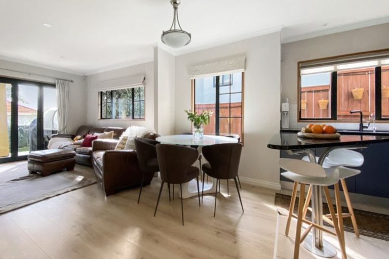 Photo of property in 25 Brooke Ridge Rise, East Tamaki Heights, Auckland, 2016