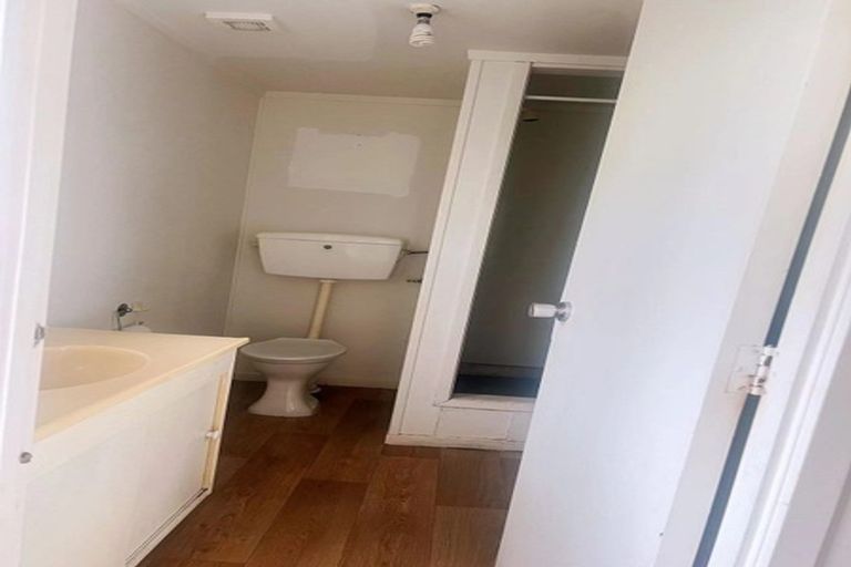 Photo of property in 4 Colin Wild Place, Glenfield, Auckland, 0629