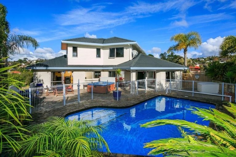 Photo of property in 27 Crestview Place, Browns Bay, Auckland, 0630