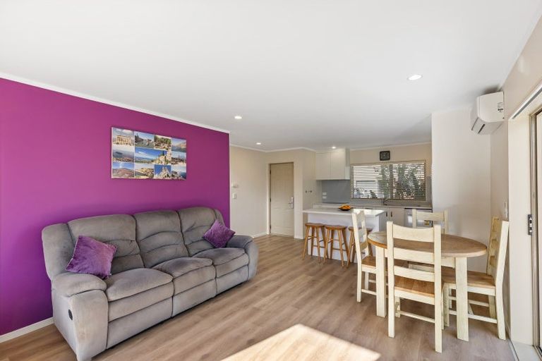Photo of property in 2 Elwarth Way, Ranui, Auckland, 0612