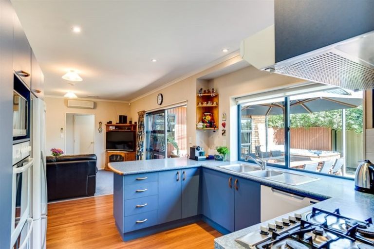 Photo of property in 16 Forbury Way, Taradale, Napier, 4112