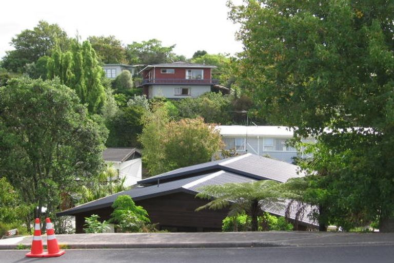 Photo of property in 1/968 Beach Road, Torbay, Auckland, 0630