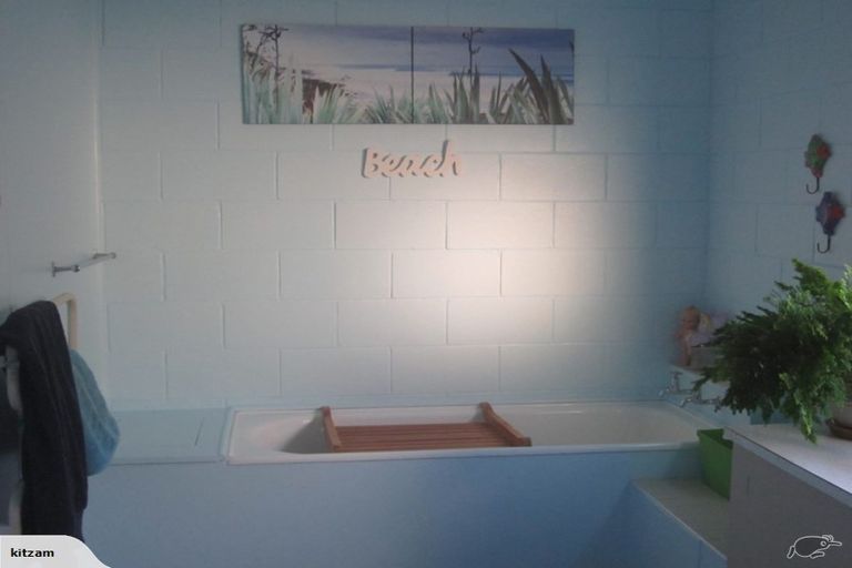 Photo of property in 205 Maunga Road, Pukeatua, 3880