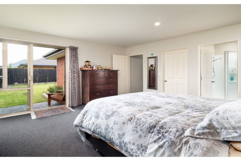 Photo of property in 92 Milns Road, Halswell, Christchurch, 8025