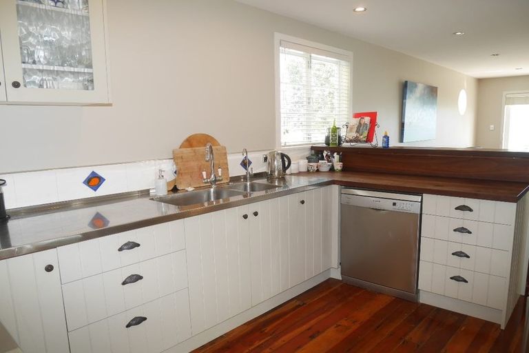 Photo of property in 27 Moana Road, Plimmerton, Porirua, 5026