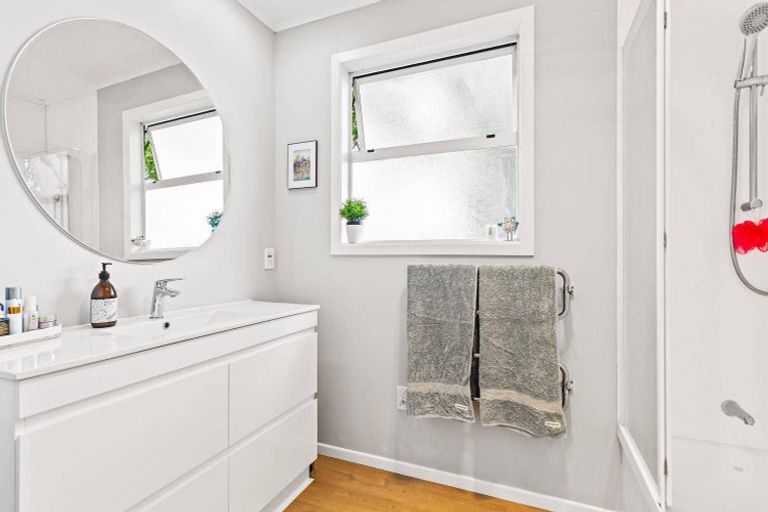 Photo of property in 19 Brennan Avenue, Te Atatu Peninsula, Auckland, 0610