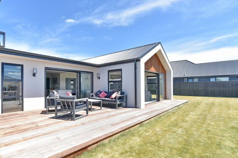 Photo of property in 17 Angus Place, Rangiora, 7400