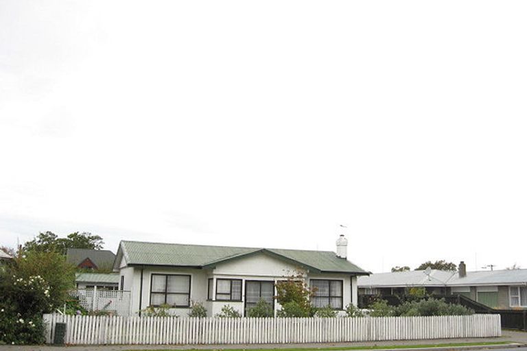 Photo of property in 2/5 Curletts Road, Sockburn, Christchurch, 8042