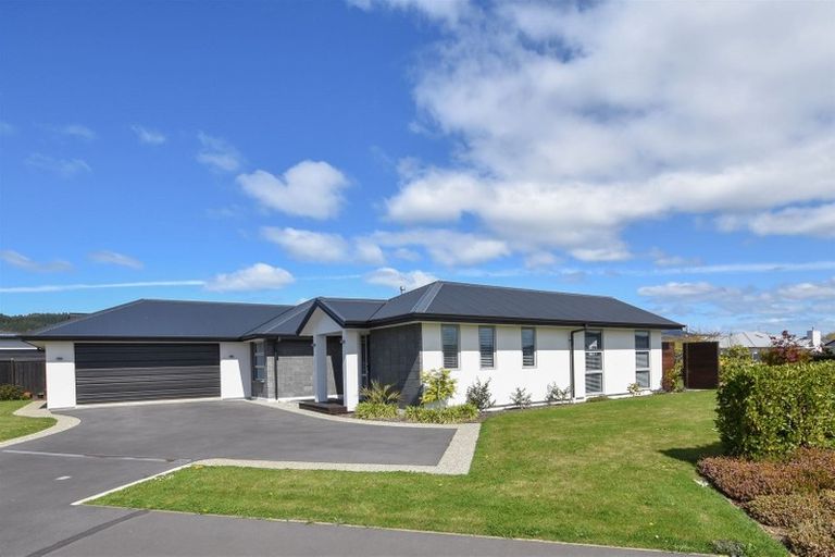 Photo of property in 2 Stratton Way, Mosgiel, 9024