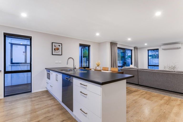 Photo of property in 6 Martingale Drive, Whitby, Porirua, 5024