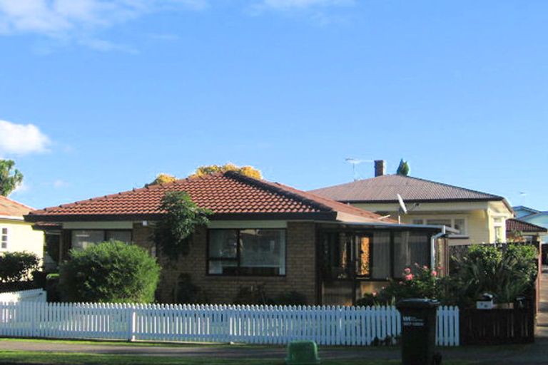 Photo of property in 2/13 Landscape Road, Papatoetoe, Auckland, 2025