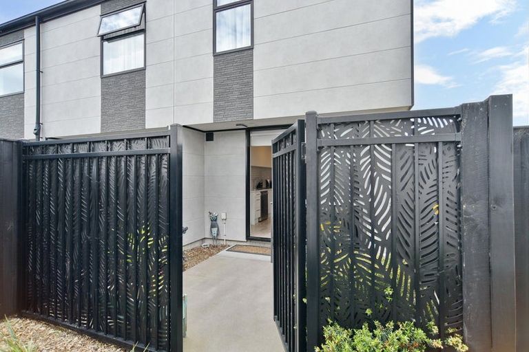 Photo of property in 8/10 New Brighton Road, Shirley, Christchurch, 8061