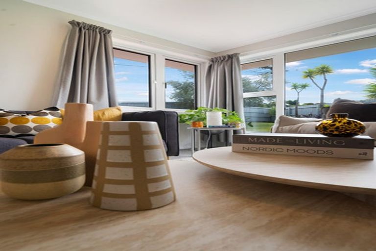 Photo of property in 23 Cornwall Street, Te Atatu South, Auckland, 0610