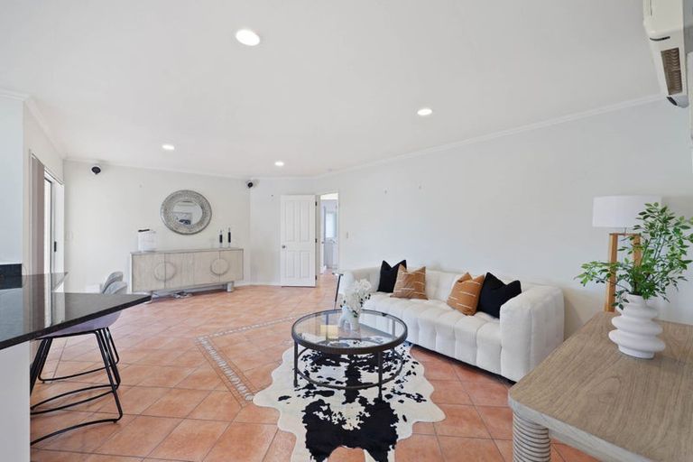 Photo of property in 33 Wiltshire Place, Somerville, Auckland, 2014