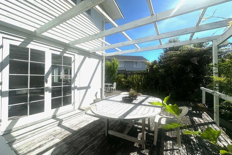 Photo of property in 9 Springfield Street, Forrest Hill, Auckland, 0620