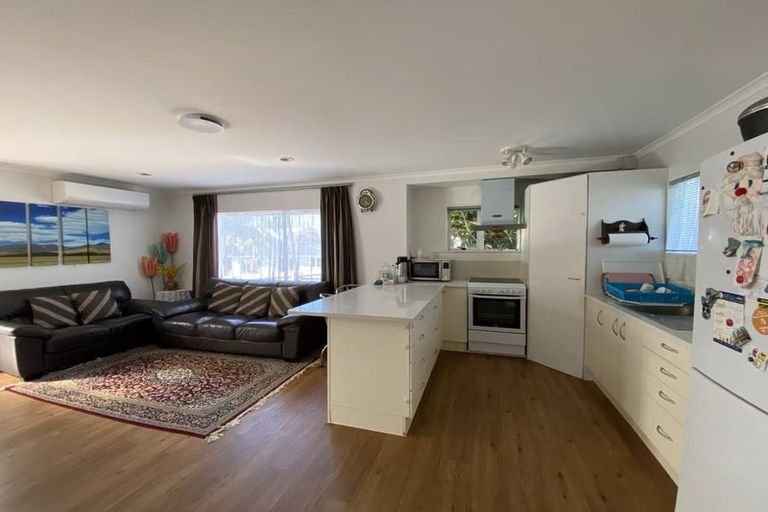 Photo of property in 1/269 Great North Road, Henderson, Auckland, 0612