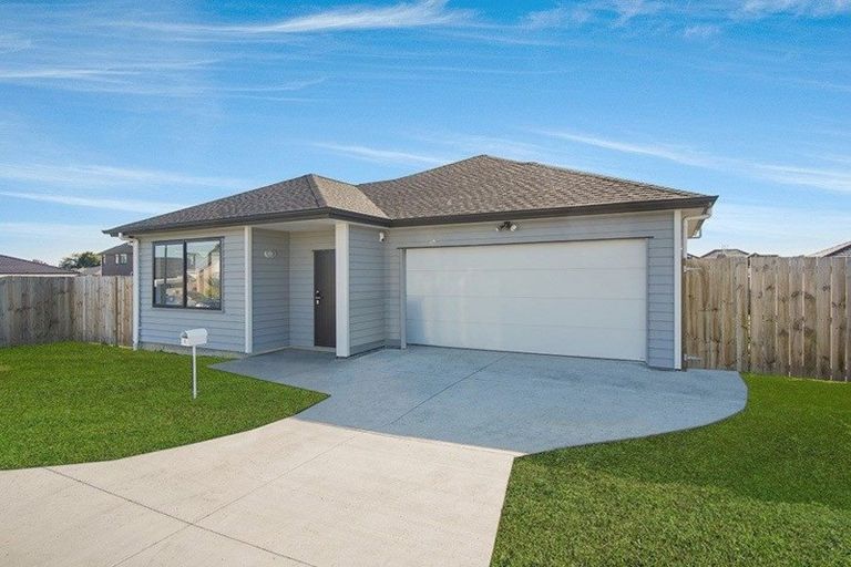 Photo of property in 8 Twin Parks Rise, Papakura, 2110