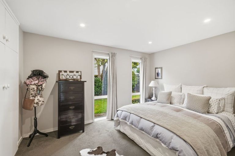 Photo of property in 6 Dunrobin Place, Avonhead, Christchurch, 8042