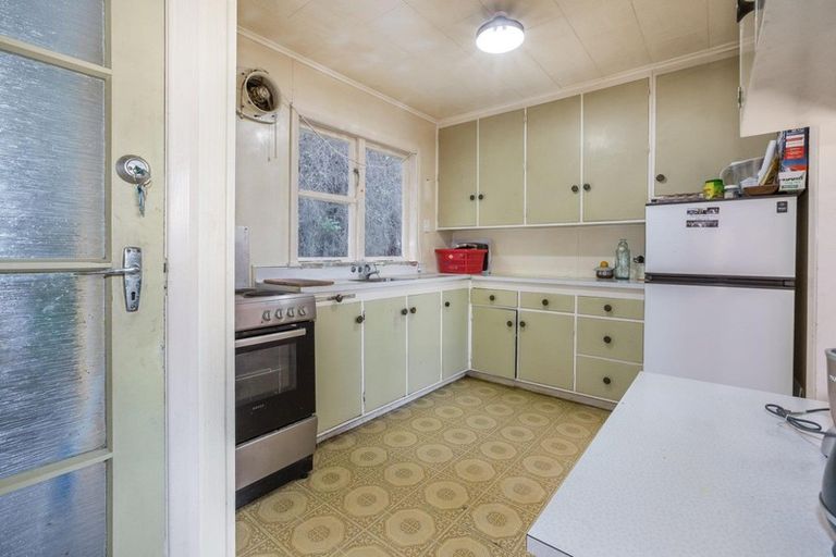 Photo of property in 141 Newlands Road, Newlands, Wellington, 6037