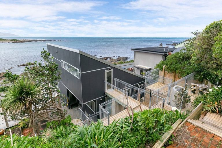 Photo of property in 100 Owhiro Bay Parade, Owhiro Bay, Wellington, 6023