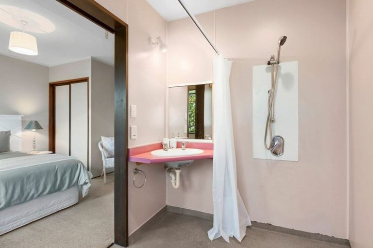 Photo of property in 220 South Road, Caversham, Dunedin, 9012