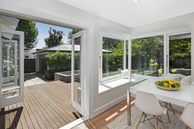 Photo of property in 21 Saint Andrews Square, Strowan, Christchurch, 8052