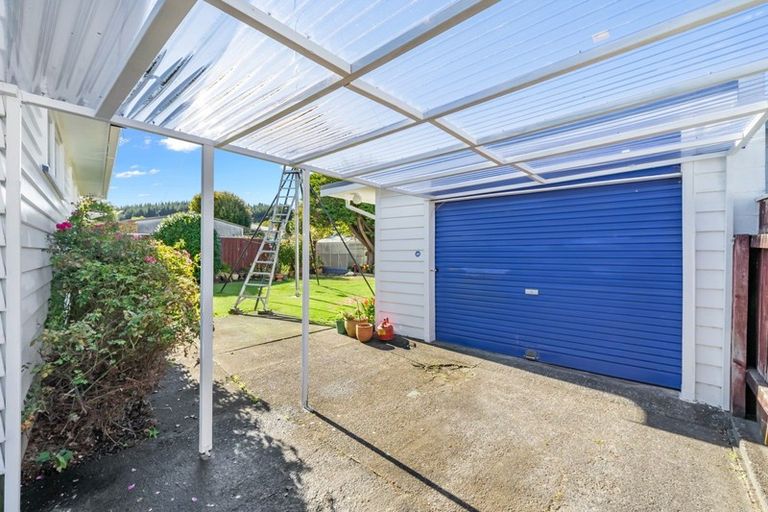 Photo of property in 22 Oregon Drive, Maoribank, Upper Hutt, 5018