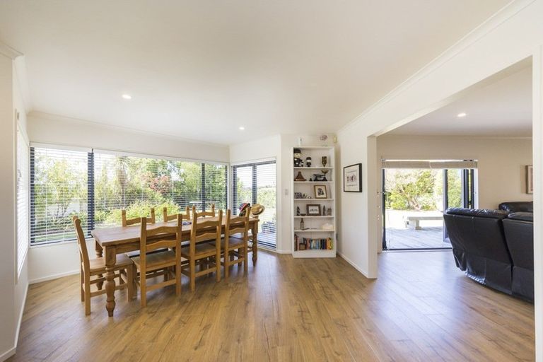 Photo of property in 31 Ruapehu Drive, Fitzherbert, Palmerston North, 4410