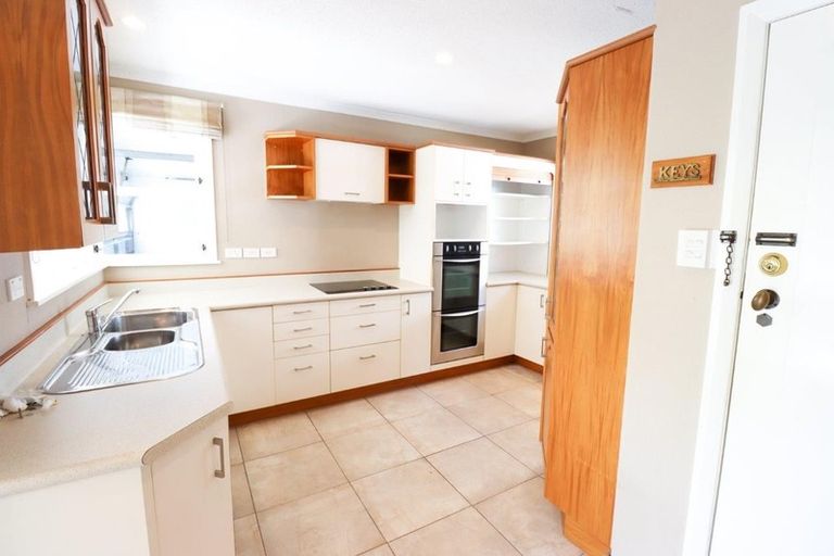 Photo of property in 18 Churchill Avenue, Hokowhitu, Palmerston North, 4410