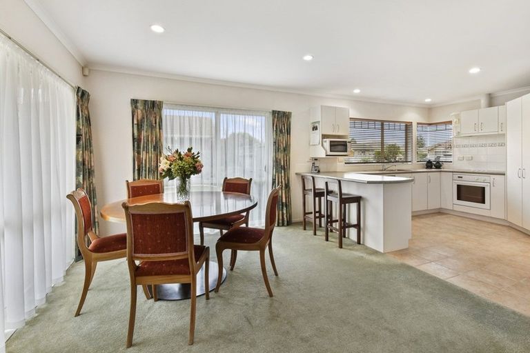 Photo of property in 13 Montilla Place, Manurewa, Auckland, 2102