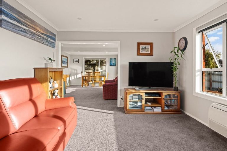 Photo of property in 1 Kinmont Crescent, Kinmont Park, Mosgiel, 9024