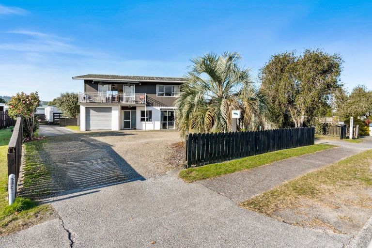 Photo of property in 208 Chartwell Avenue, Whangamata, 3620