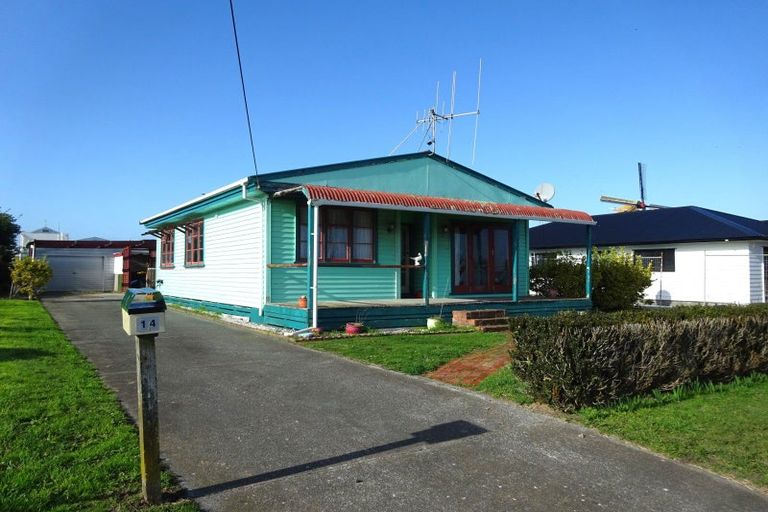 Photo of property in 14 Harbour Street, Foxton, 4814