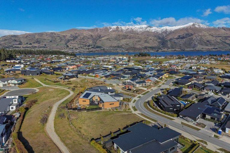 Photo of property in 15 The Heights Avenue, Wanaka, 9305