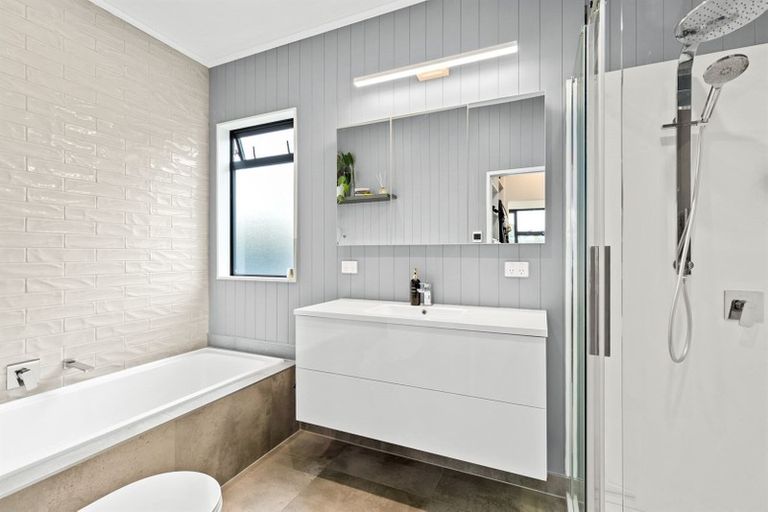 Photo of property in 32a Gledstane Road, Stanmore Bay, Whangaparaoa, 0932