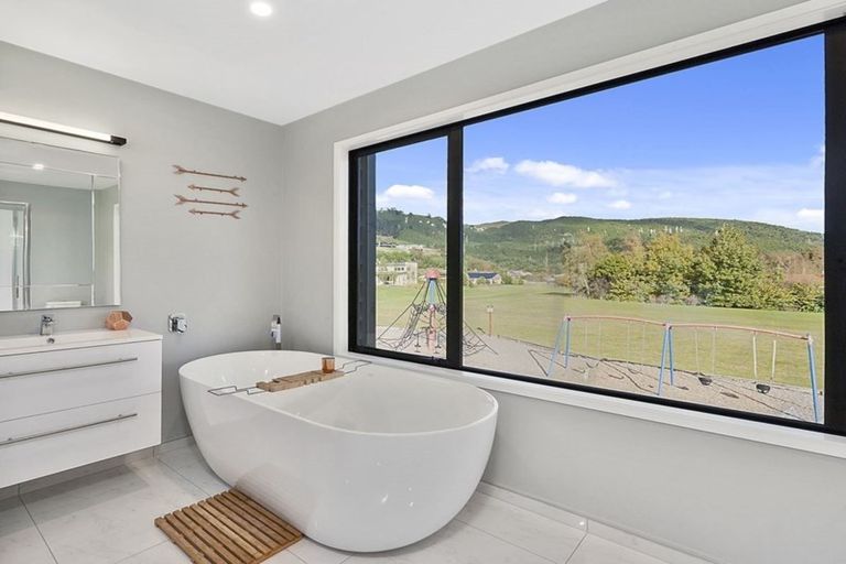Photo of property in 6 Loch Haven Lane, Kinloch, Taupo, 3377