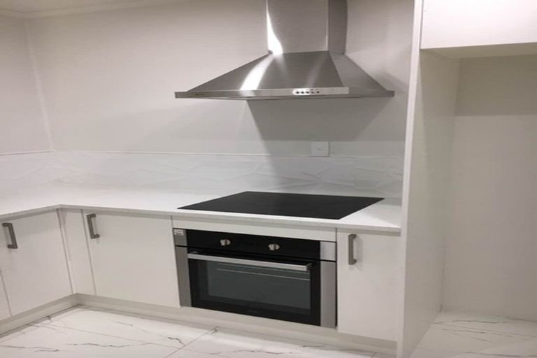 Photo of property in 2/18 Shakespeare Road, Milford, Auckland, 0620