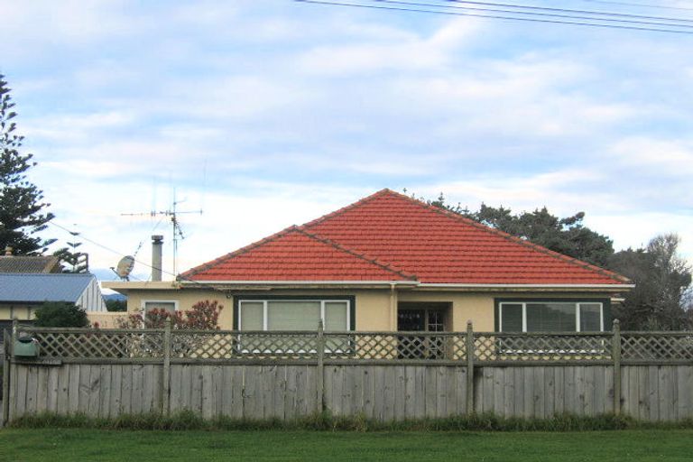 Photo of property in 62 Moana Street, Otaki Beach, Otaki, 5512