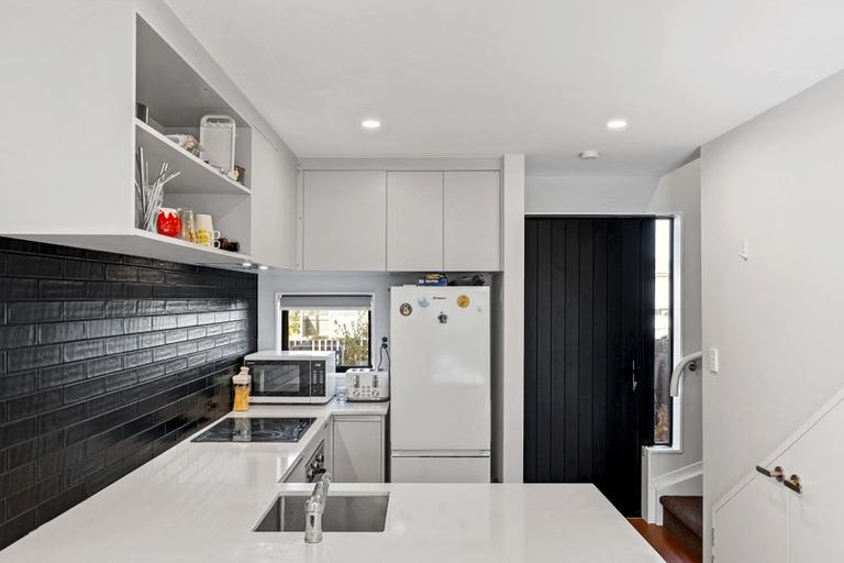 Photo of property in 2/119 Bruce Mclaren Road, Henderson, Auckland, 0612