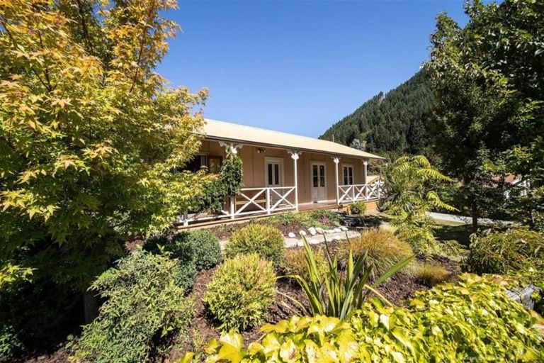 Photo of property in 10 Hamilton Road, Queenstown, 9300