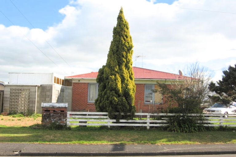 Photo of property in 23 Sutton Crescent, Papakura, 2110
